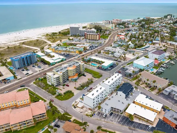 11605 1st St E #B-2, Treasure Island, FL 33706