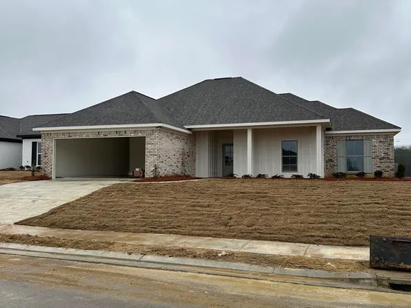 1069 Riverside Ln, Pearl, MS 39208