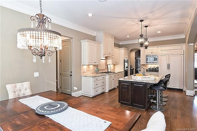 1st image of 107 Willow Bend Ct