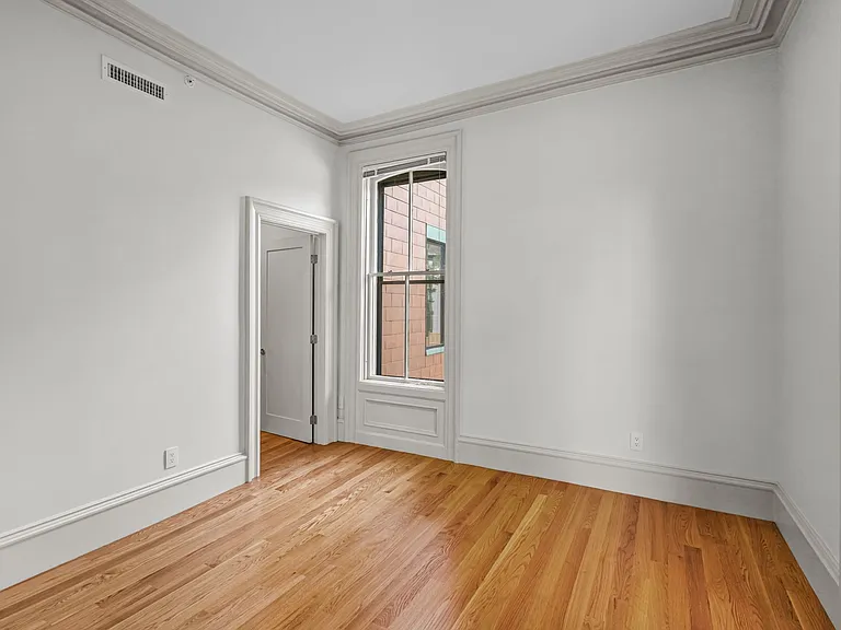 31 Parade St #302 — Photo 2