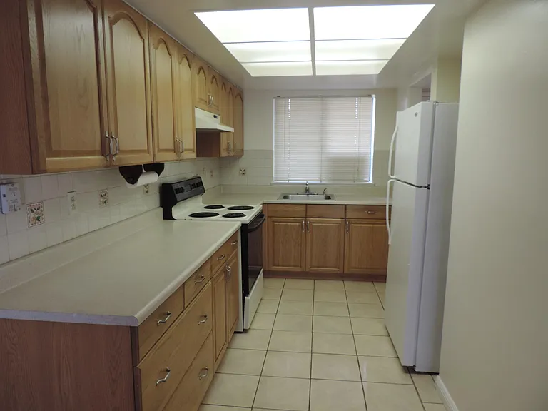 381 N Temple Dr — Photo 7