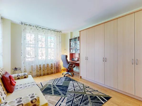 155 Oceana Drive East image 23 of 31