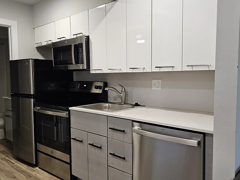 306 E White St #104 — Photo 4