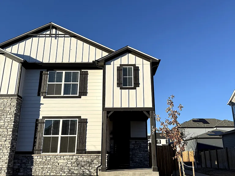 752 N Shawnee St — Photo 1