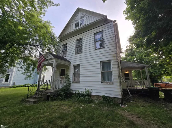 223 N Main St, Bancroft, MI 48414