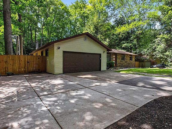 3rd image of 545 N Wilderness Dr