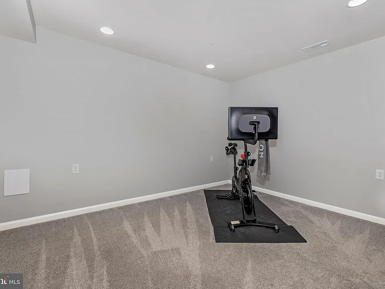 619 Blandwood Rd — Photo 37