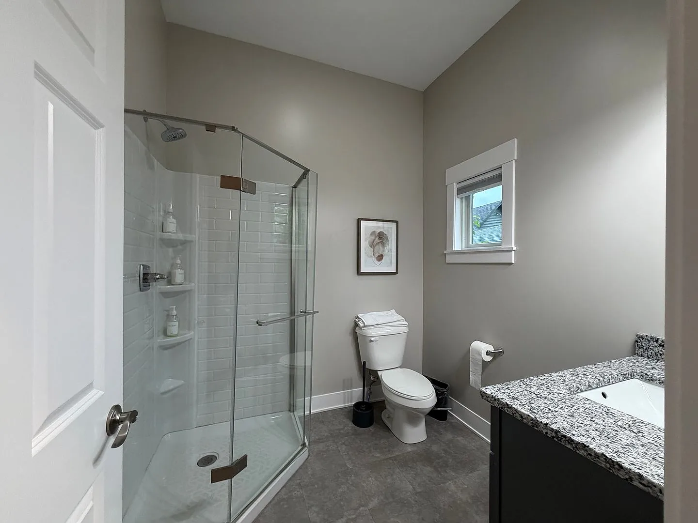 406 E 6th St - 4 Bed/4 Bath - Fully Furnished - Located Right By Kirkwood! — Photo 3