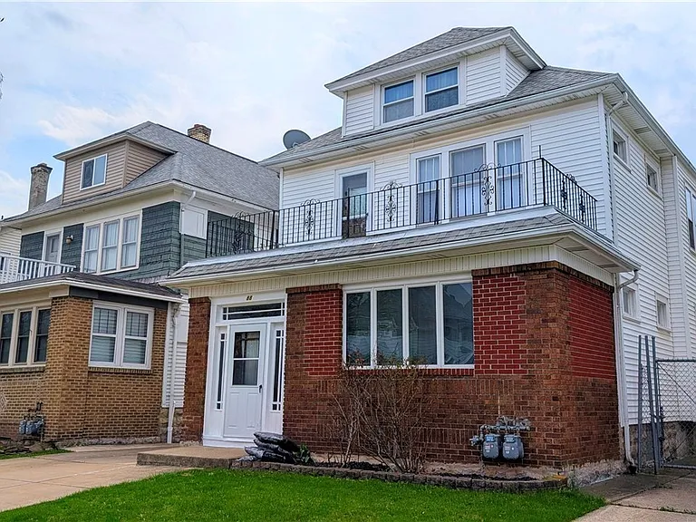 88 Commonwealth Ave — Photo 1