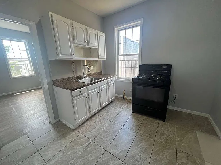 190-192 Hamilton Ave #8 — Photo 6