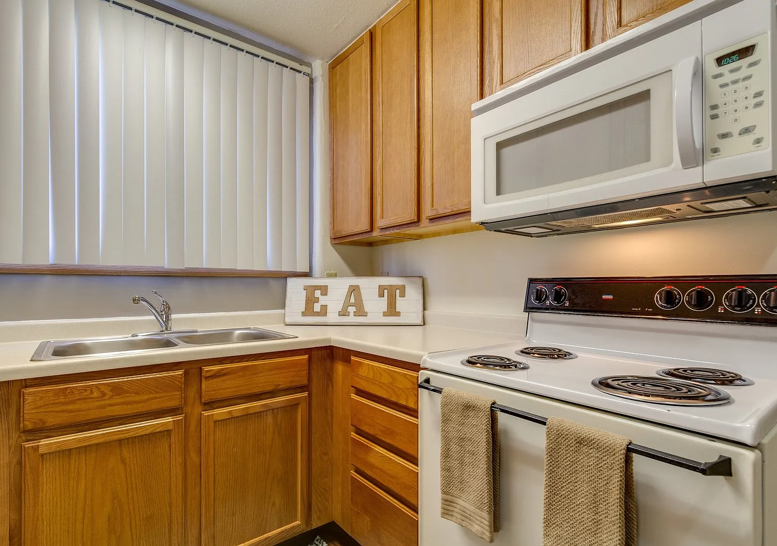 Stevens Apartments — Photo 2