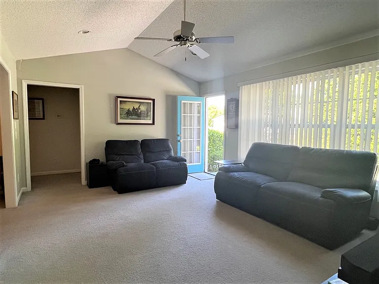 305 Woodgreen Dr — Photo 14