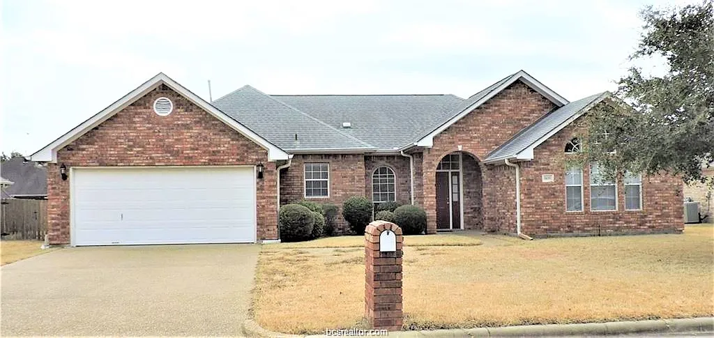 4 bed, 2.5 bath, 1805 sqft, $2,100 — Photo 1
