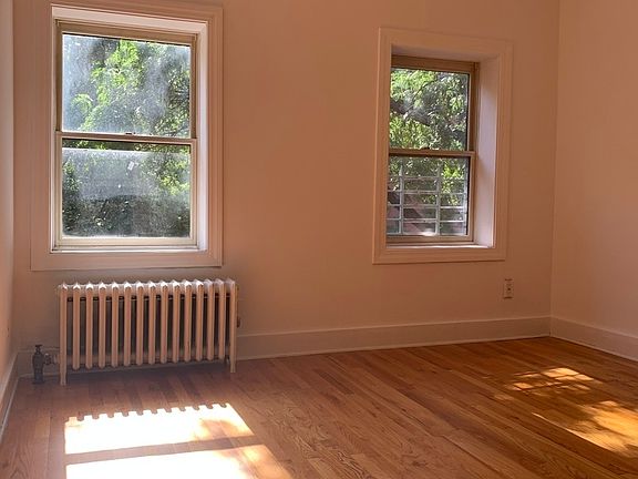 4th image of 606 Carlton Ave #Top