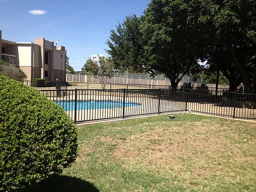 5th image of 2401 Yorkstown Dr APT 117