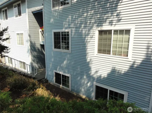 3810 S 158th Street #B8, Tukwila, WA 98188
