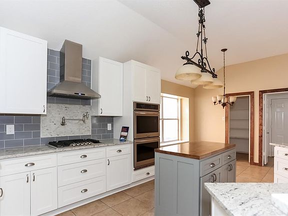 2nd image of 5404 Vineyard Ln