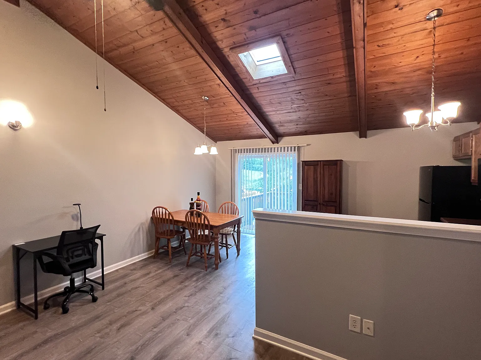 2 bed, 1.5 bath, 1044 sqft, $1,800 — Photo 3