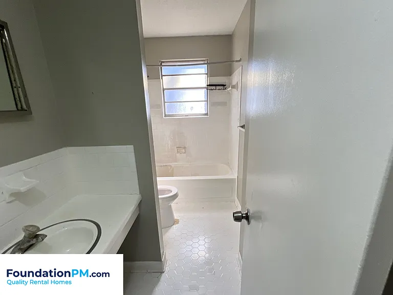 1131 Catalina Rd #1 — Photo 13