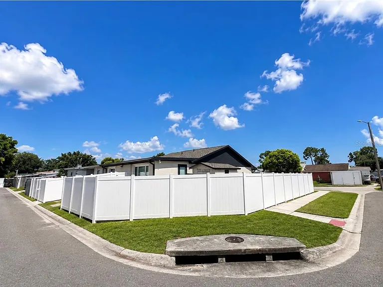 8541 Briar Grove Cir — Photo 40