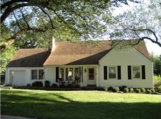 4607 W 54th St, Roeland Park, KS 66205