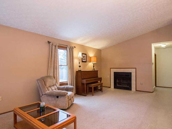 3rd image of 2311 Fernwood Ave