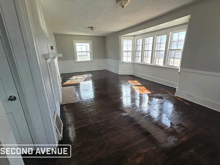730 Wellington St SE — Photo 2