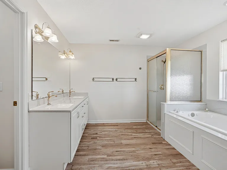 3604 Chatham Dr — Photo 14
