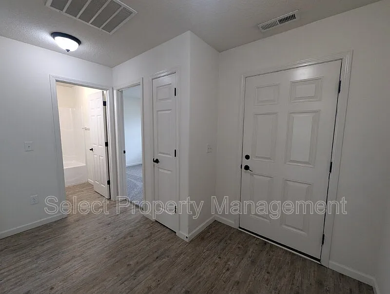 3 bed, 2.0 bath, 1386 sqft, $1,649 — Photo 3