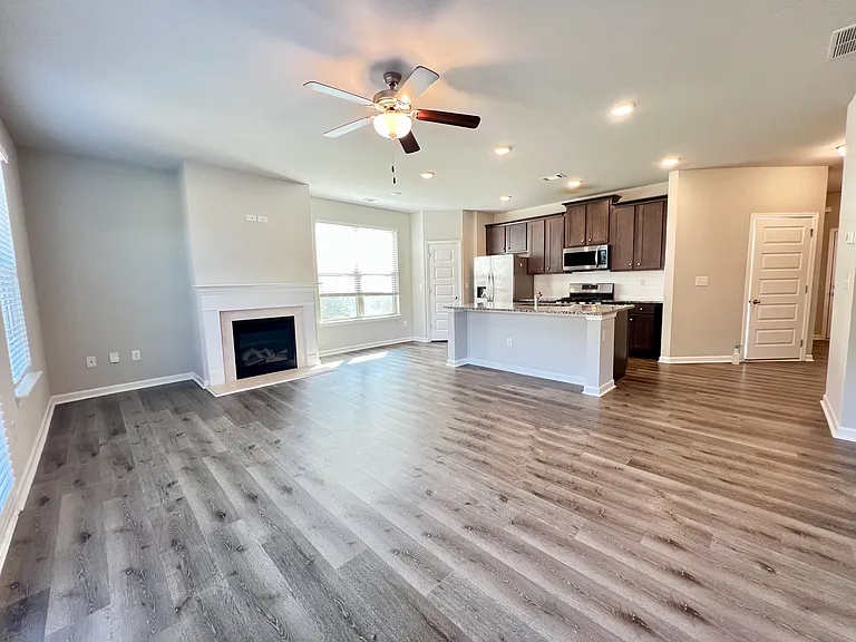 3705 Prospect Point Dr — Photo 6