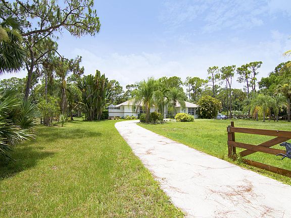 02_front_11844 165th Road N