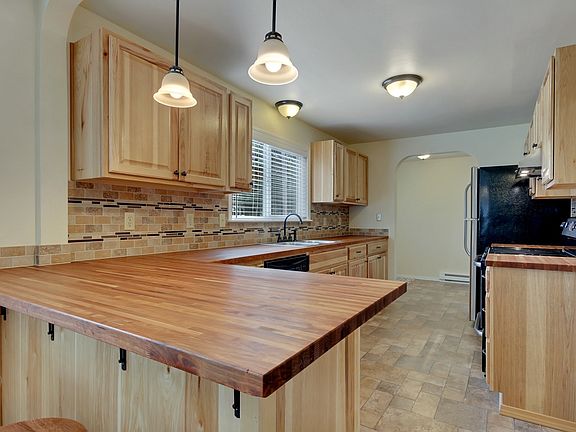 4th image of 10808 50th Ave E