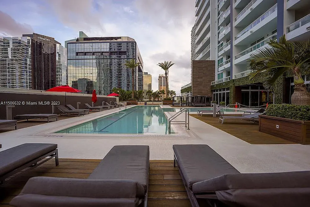 1 bed, 748 sqft, $3,800 — Photo 3