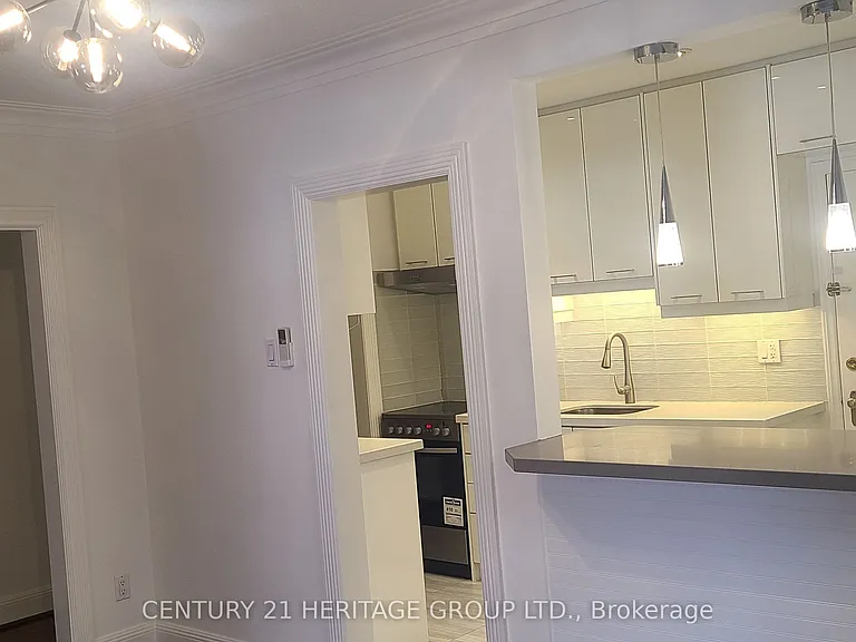 978 Avenue Rd #MAIN — Photo 15