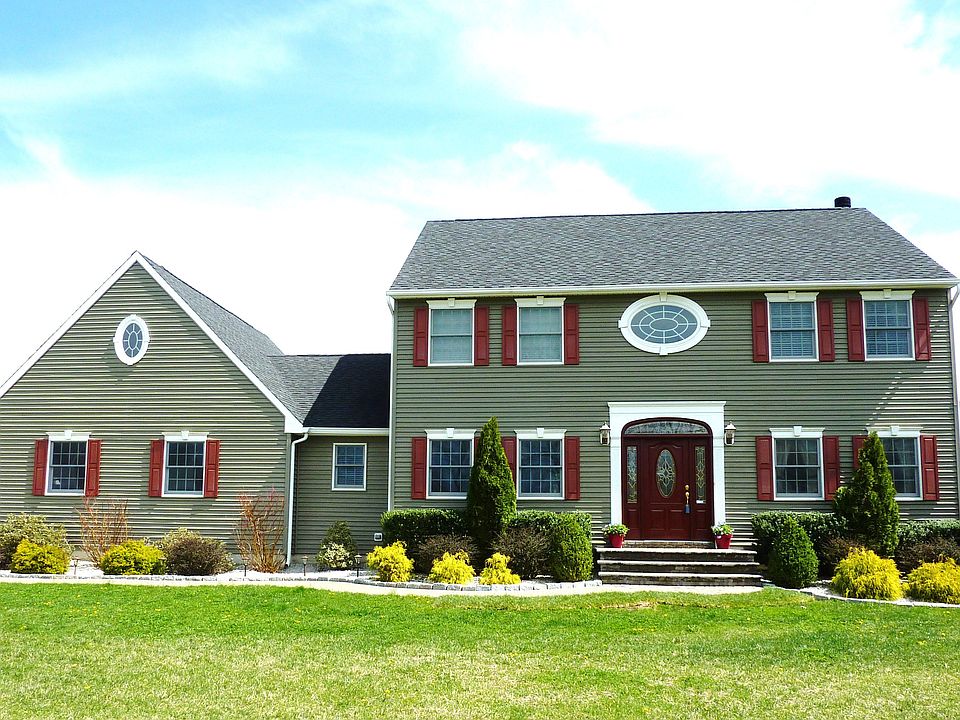 1st image of 8 Meadowview Dr