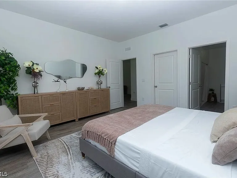 1125 Deauville St E — Photo 20