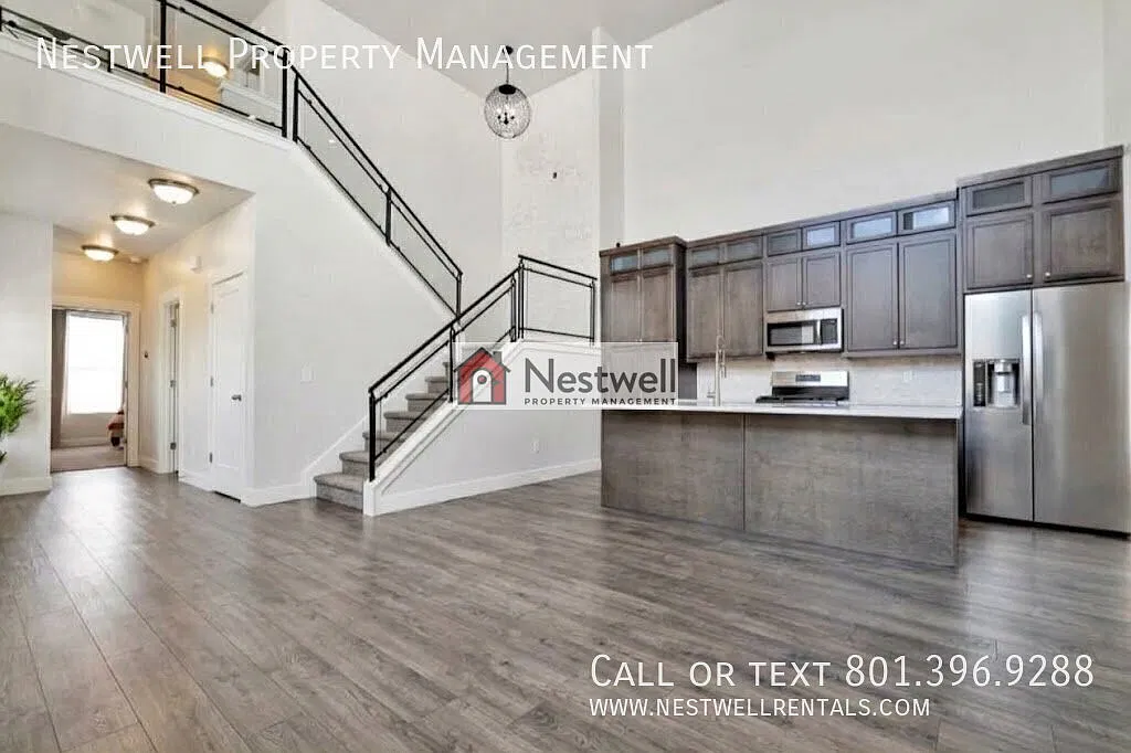 Immaculate 3-bed Townhouse in Daybreak! — Photo 2