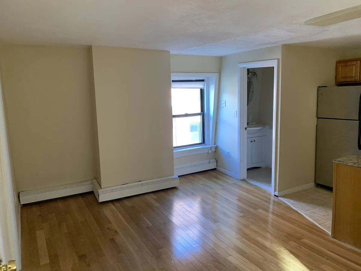 2 bed, 800 sqft, $3,900 — Photo 2