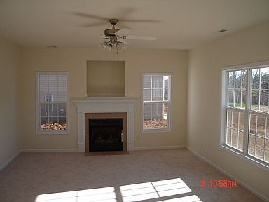 Family Room w/Fireplace