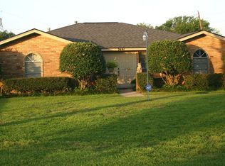 2641 Oak Ave, Groves, TX 77619