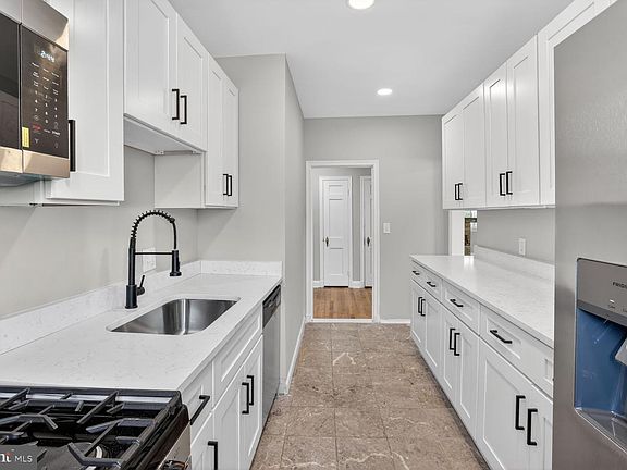2nd image of 315 E Cold Spring Ln