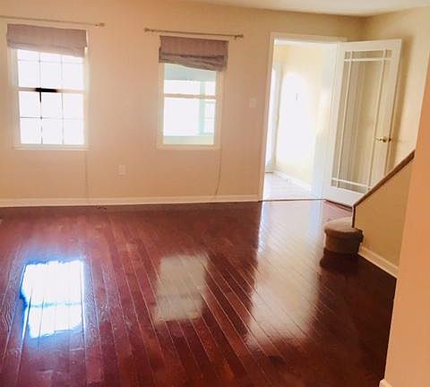 4th image of 1044 Johnston St