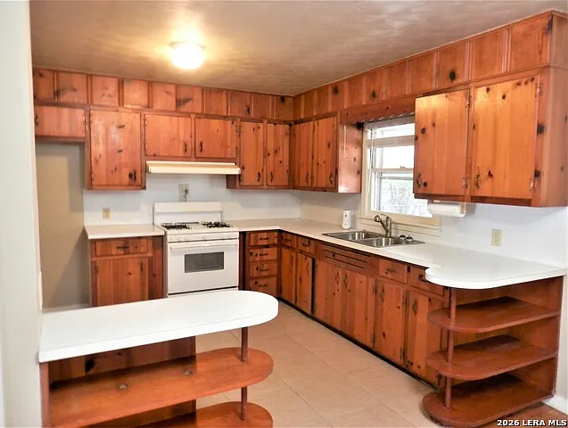 555 N Union Ave — Photo 4