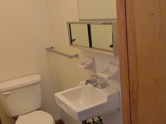 4th image of 319 Washington St #4