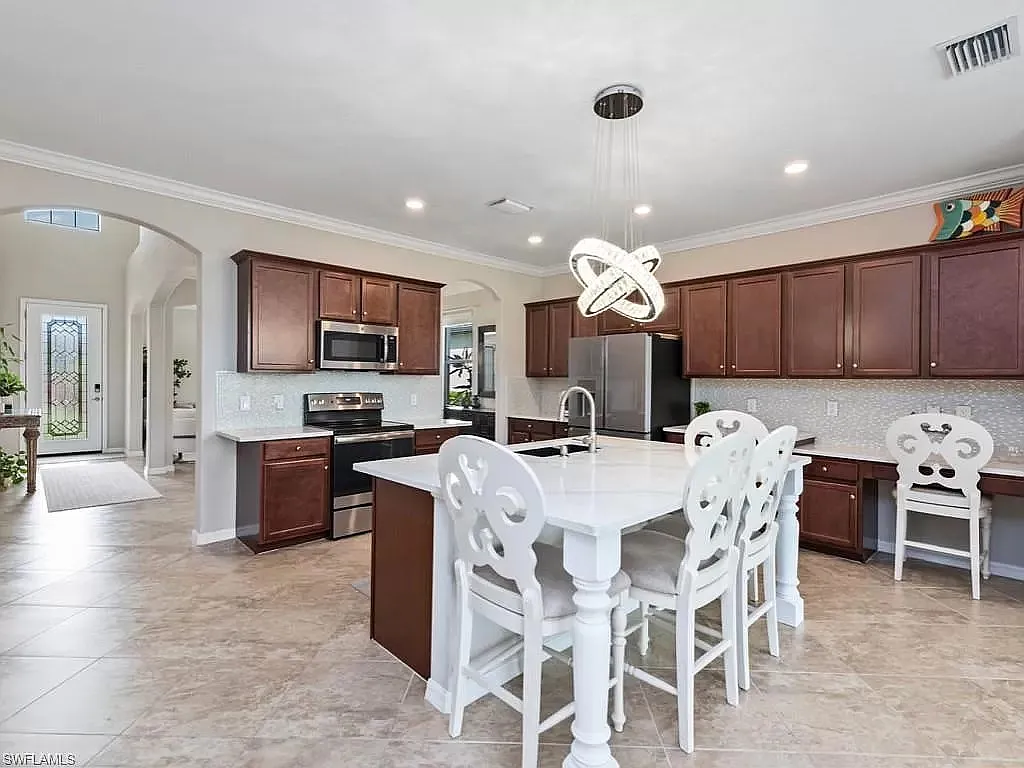 1610 Santiago Cir — Photo 3