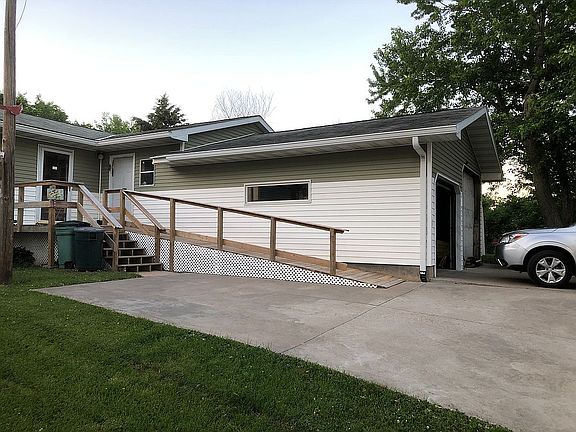 Attached garage and wheelcha