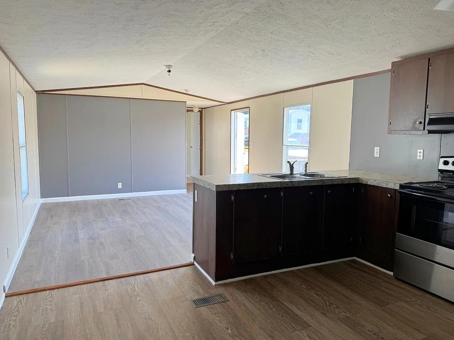 2 bed, 2.0 bath, 728 sqft, $900 — Photo 2