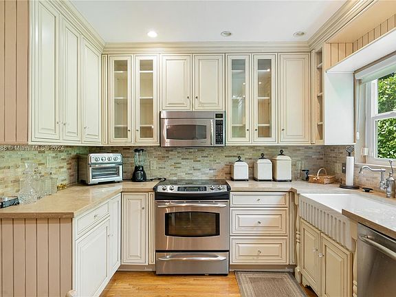 5th image of 1452 Urbino Ave