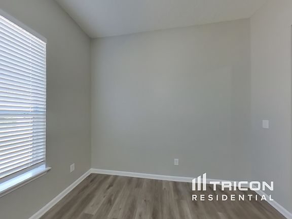 4th image of 3833 Anderson Woods Dr