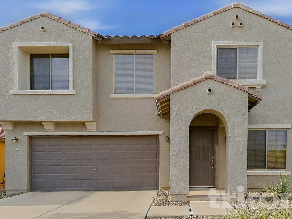 41789 W Cheyenne Dr